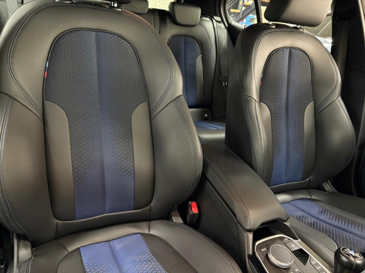 BMW 1-SERIE 118 M-Pakket Digt Cockpit Navigatie PDC Half Leder LM17