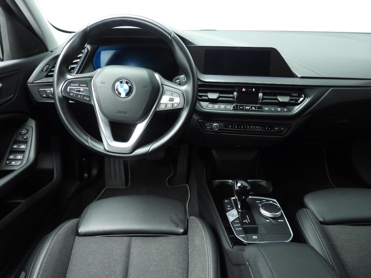 BMW 1-SERIE 5-Deurs 116i | LED | Navigatie | Sportstoelen | Stoelverwarming | Cruise controle | DAB | Alu 17 inch