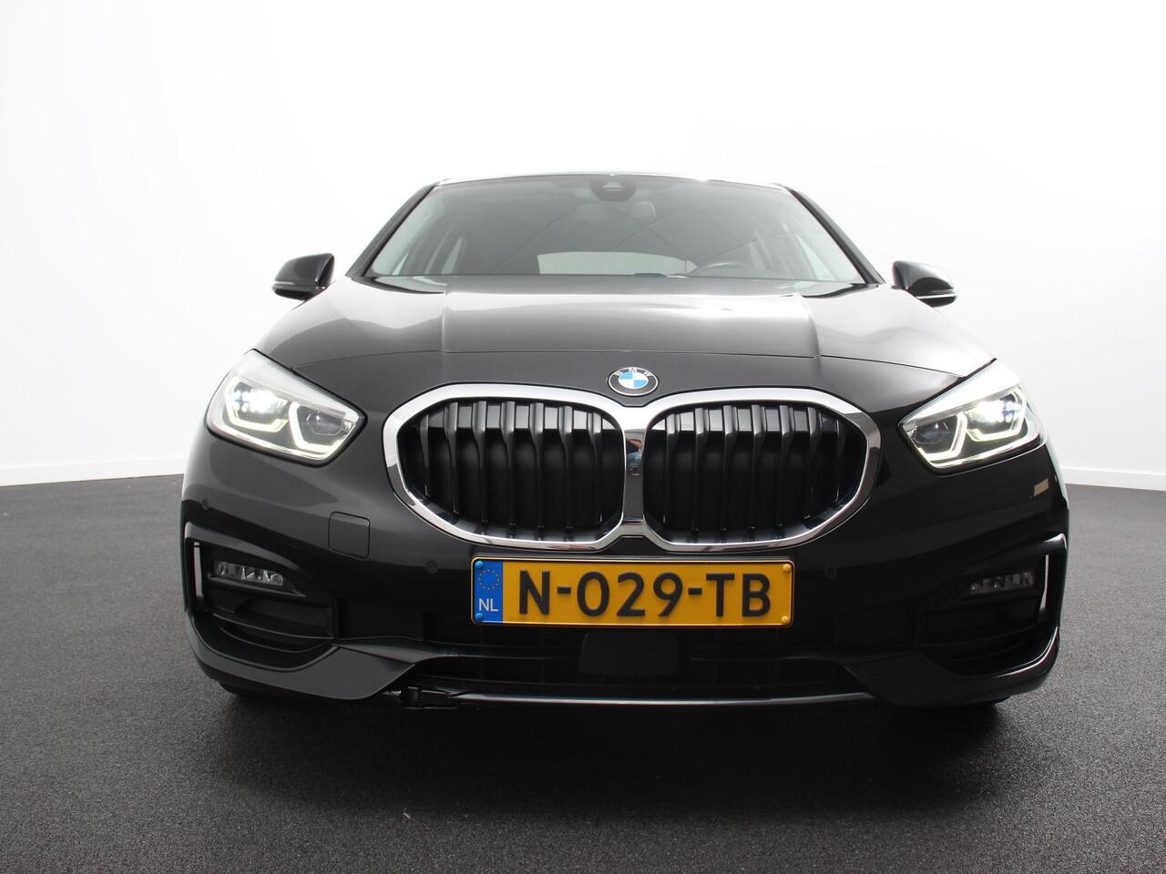BMW 1-SERIE 118i Automaat Sportline Business Edition | Navigatie | Cruise control | LED Parkeersensor achter | Navigatie | Apple Carplay/ Android Auto | Lichtmetalen velgen | Digitale Cockpit