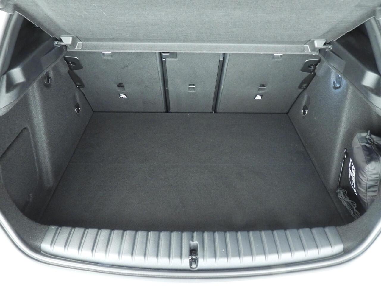 BMW 1-SERIE 5-deurs 118i | M-Sportpakket | LED | Leder | Navigatie | Stoelverwarming | DAB | Hifi Speakers | Alu 17 inch