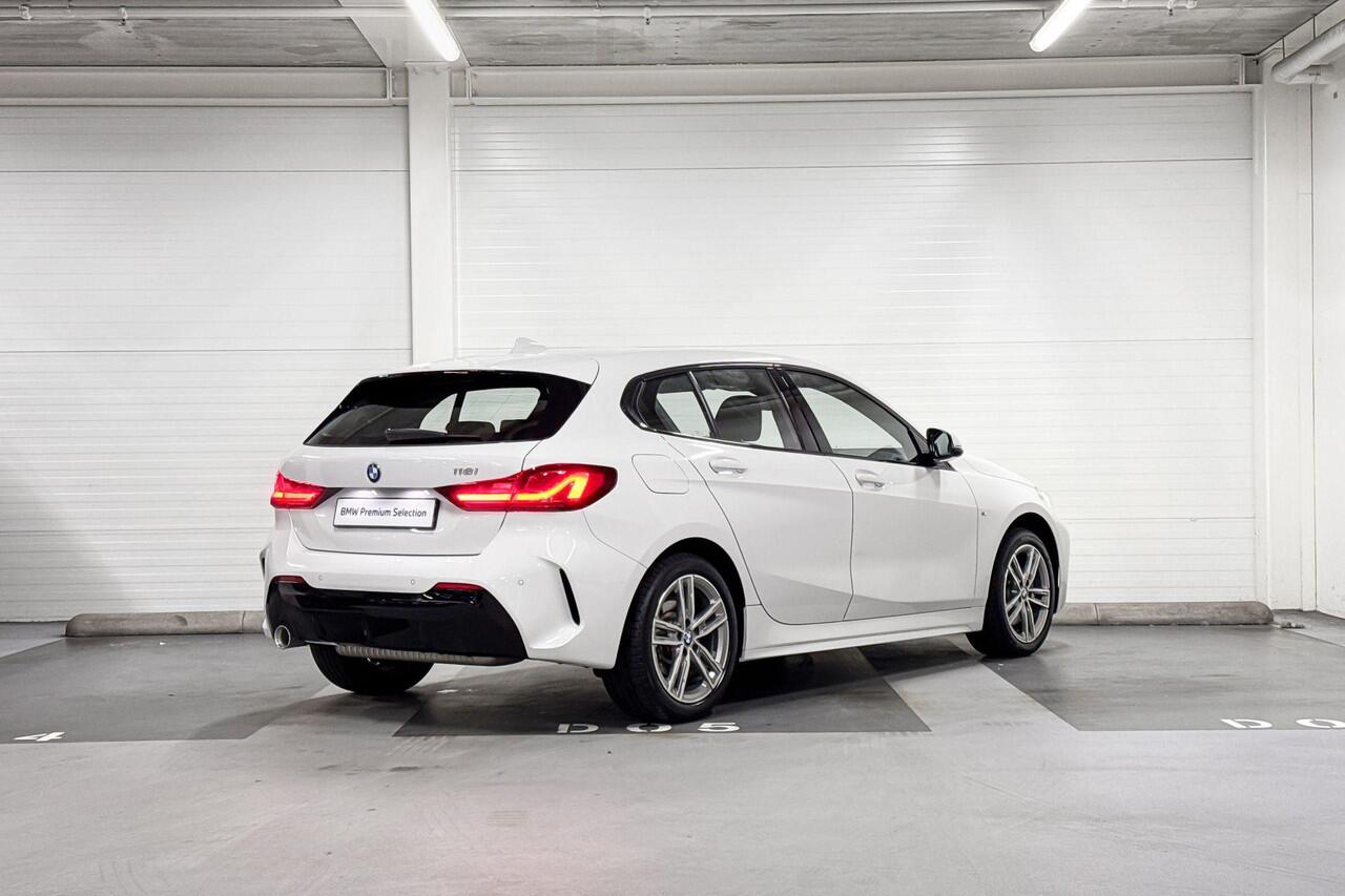 BMW 1-SERIE 118i Business Edition | M-Sport | Cruise Control | HiFi
