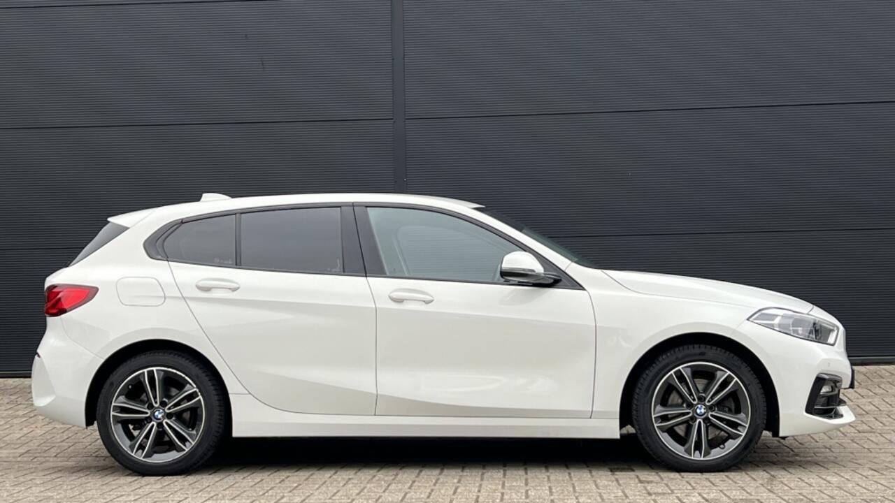 BMW 1-SERIE 118i High Exec | Navi | Cruise | Stoelverwarming