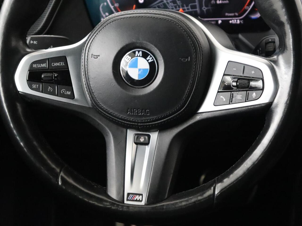 BMW 1-SERIE 118i M Sport | Panoramadak | Leder | Stoelverwarming | Carplay | Sfeerverlichting | Camera | Live Cockpit | Sportstoelen | Navigatie | Park Assist