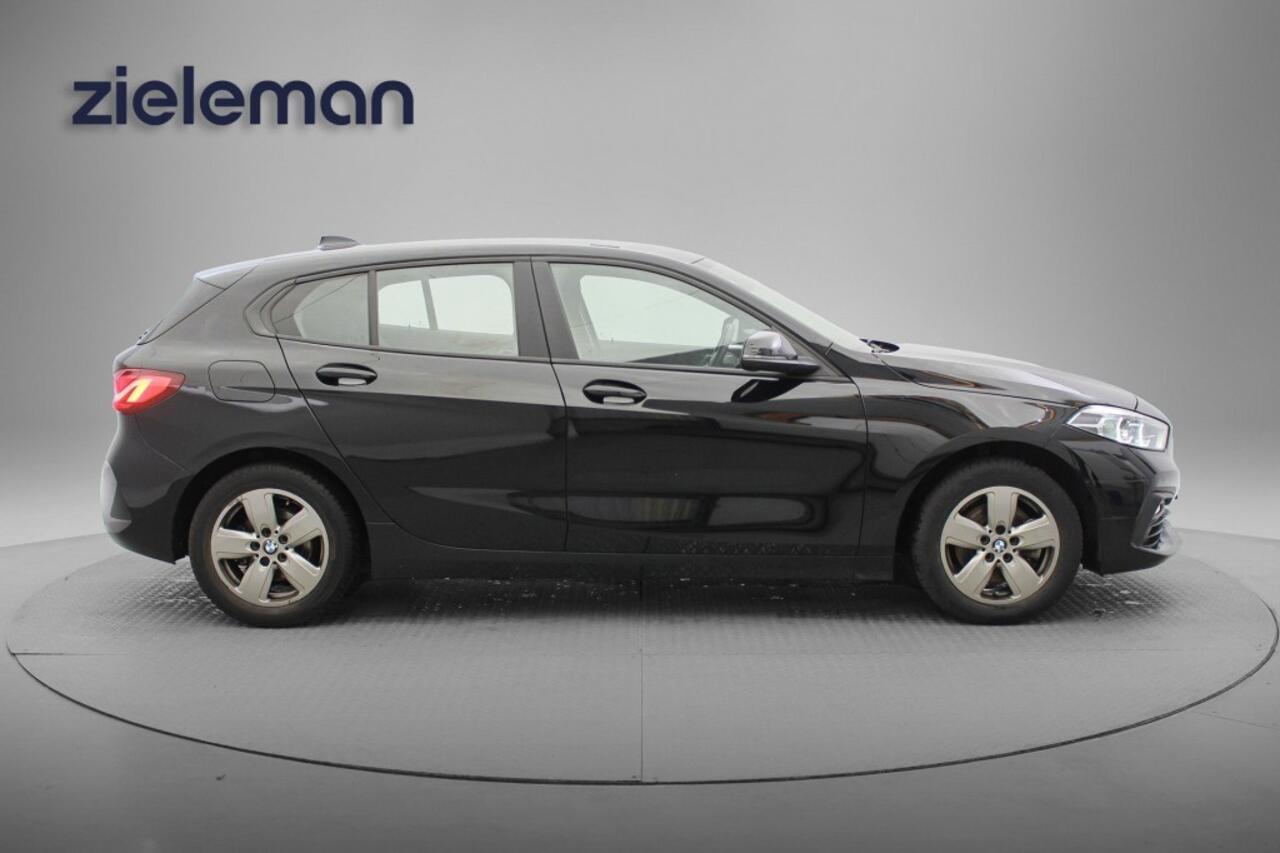 BMW 1-SERIE 118d Business Edition Automaat - Digitaal Cockpit, Carplay, Navi, Cruise, Trekhaak afn.