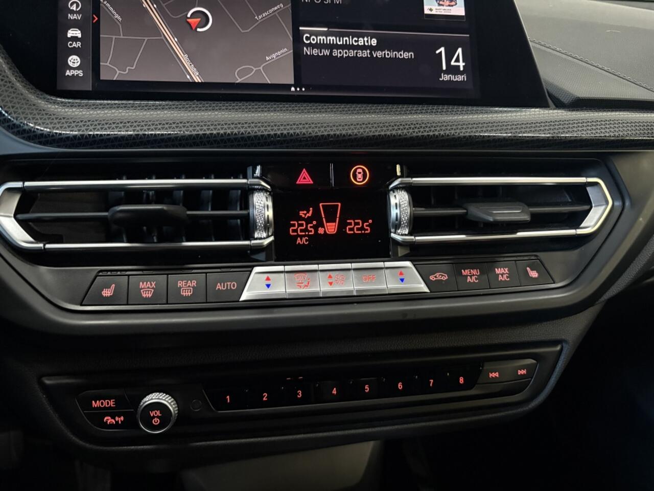 BMW 1-SERIE 118i Bns Edition+Stoel/Stuurverwarming*Digi.Dash*Keyless*