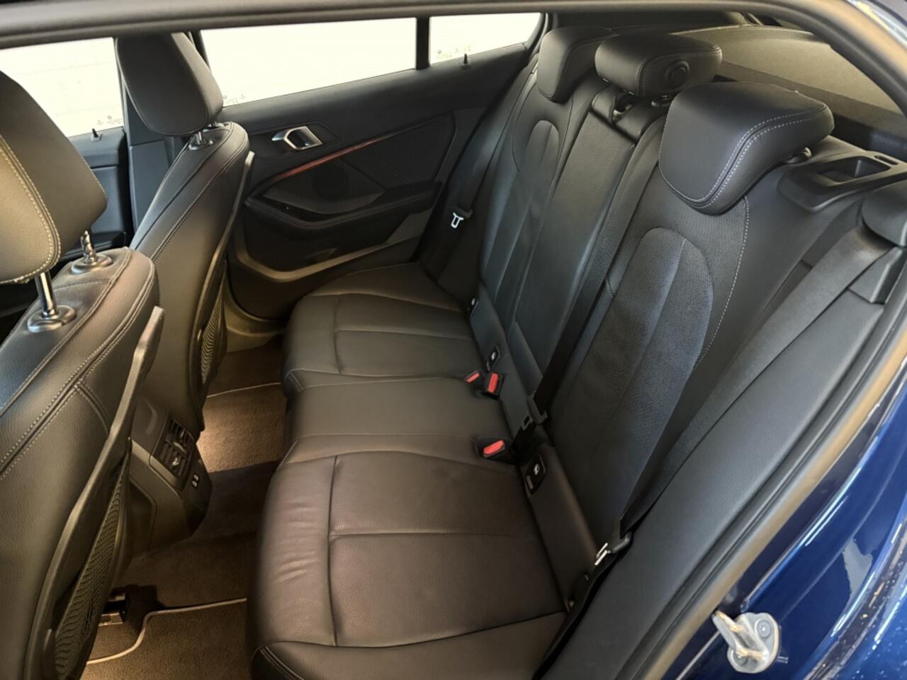 BMW 1-SERIE 118i Bns Edition+Stoel/Stuurverwarming*Digi.Dash*Keyless*