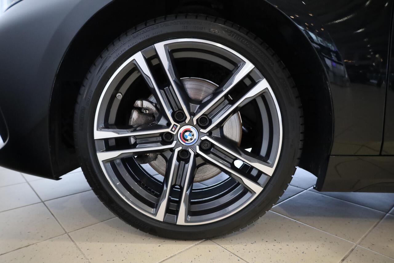 BMW 1-SERIE 116i | M Sportpakket | Stoel- en Stuurverwarming | HiFi Sound System