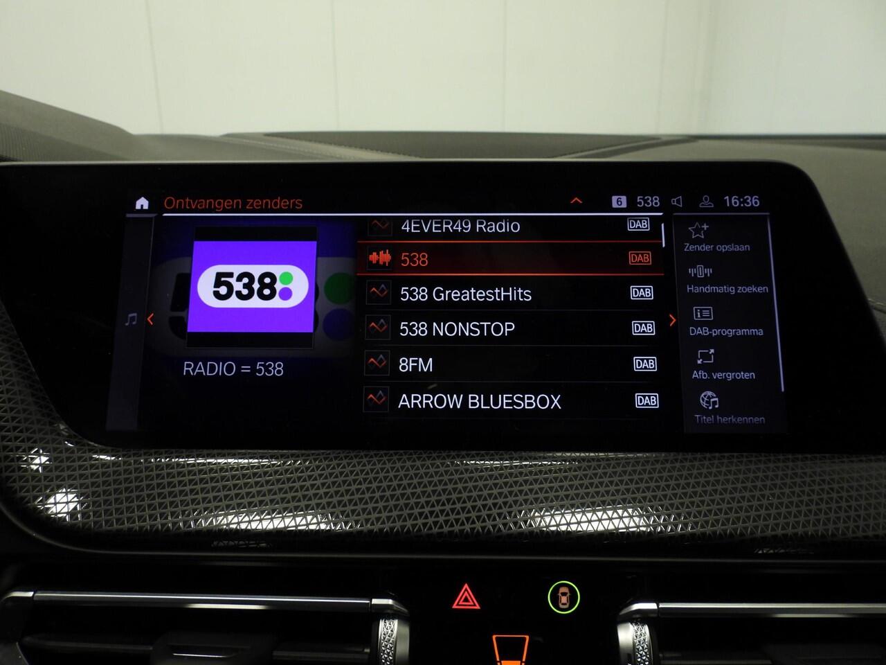 BMW 1-SERIE 118i Aut. Intro Sport Line VOL LEER/NAVI/CAMERA/LED/18"LMV!