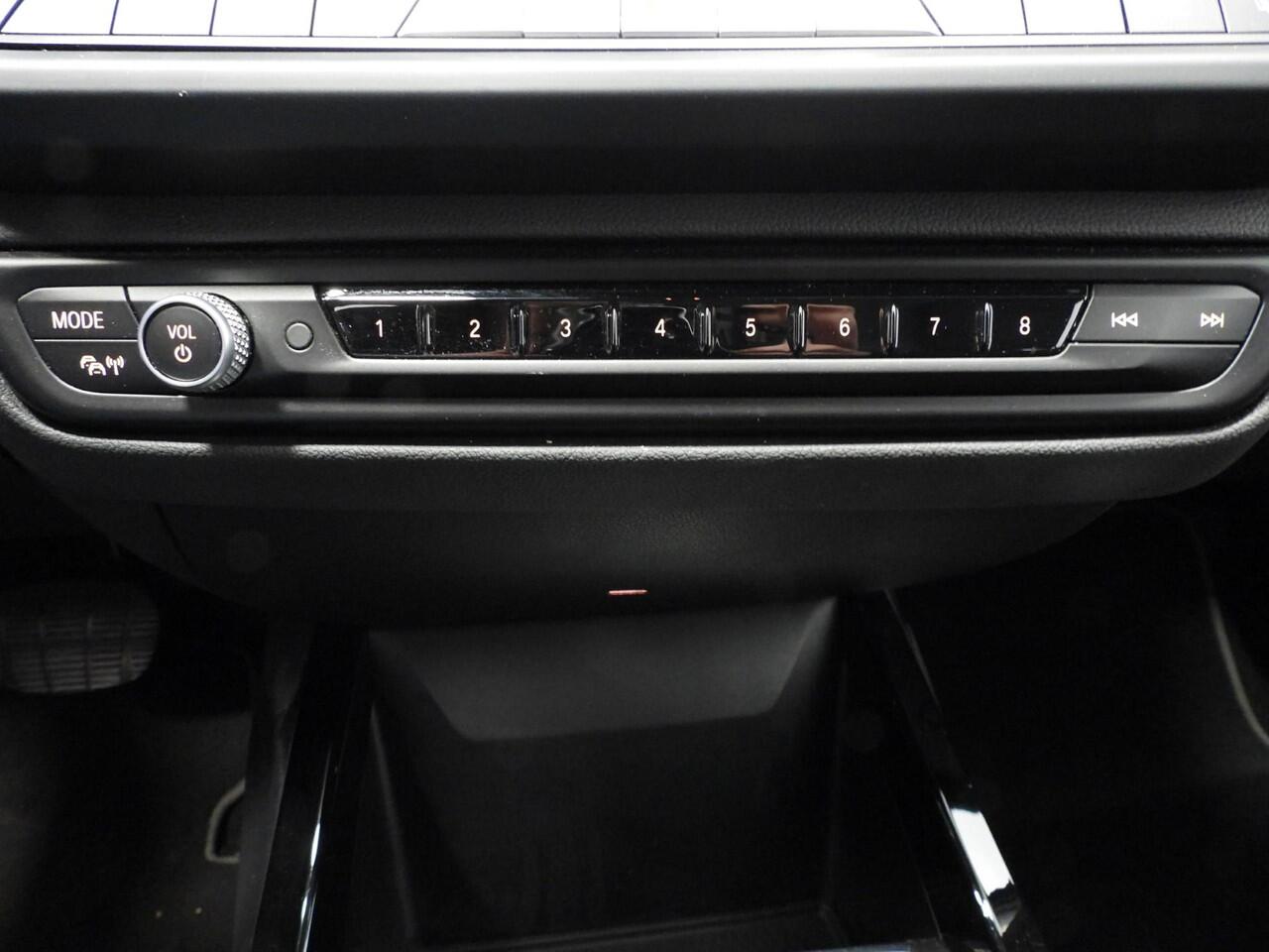 BMW 1-SERIE 118i Aut. Intro Sport Line VOL LEER/NAVI/CAMERA/LED/18"LMV!