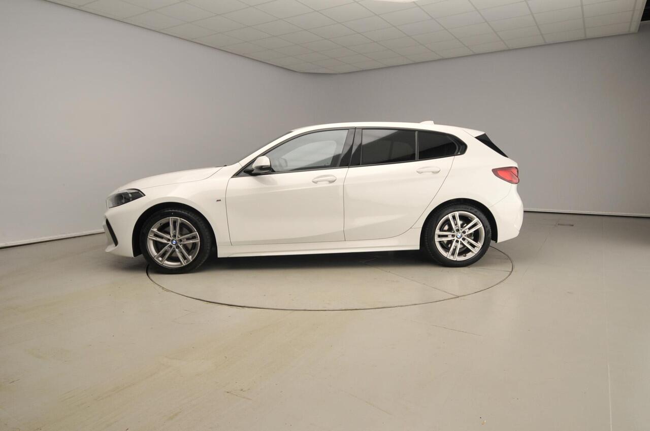 BMW 1-SERIE 5-Deurs 118i | M-Sportpakket | LED | Navigatie | Sportstoelen | Clima | DAB | Hifi speakers | Alu 17 inch