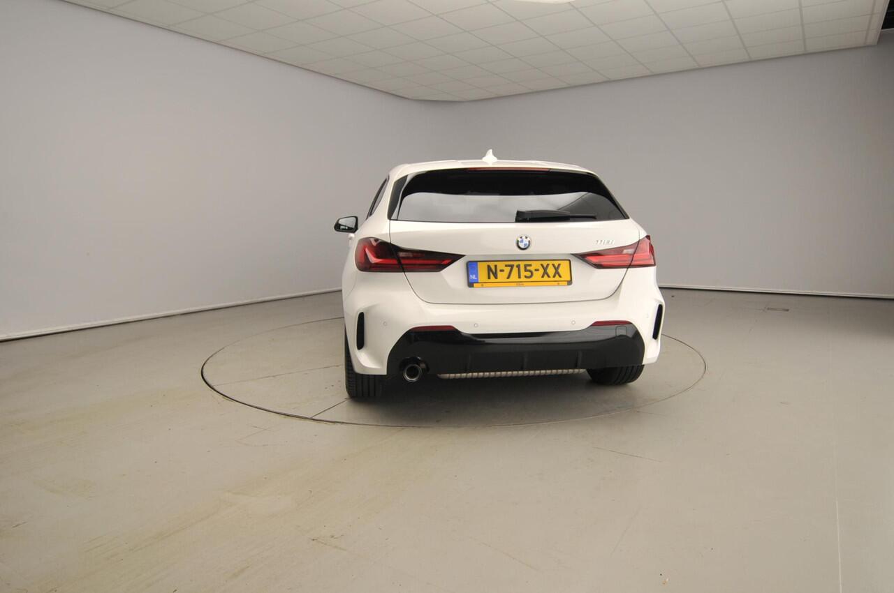BMW 1-SERIE 5-Deurs 118i | M-Sportpakket | LED | Navigatie | Sportstoelen | Clima | DAB | Hifi speakers | Alu 17 inch