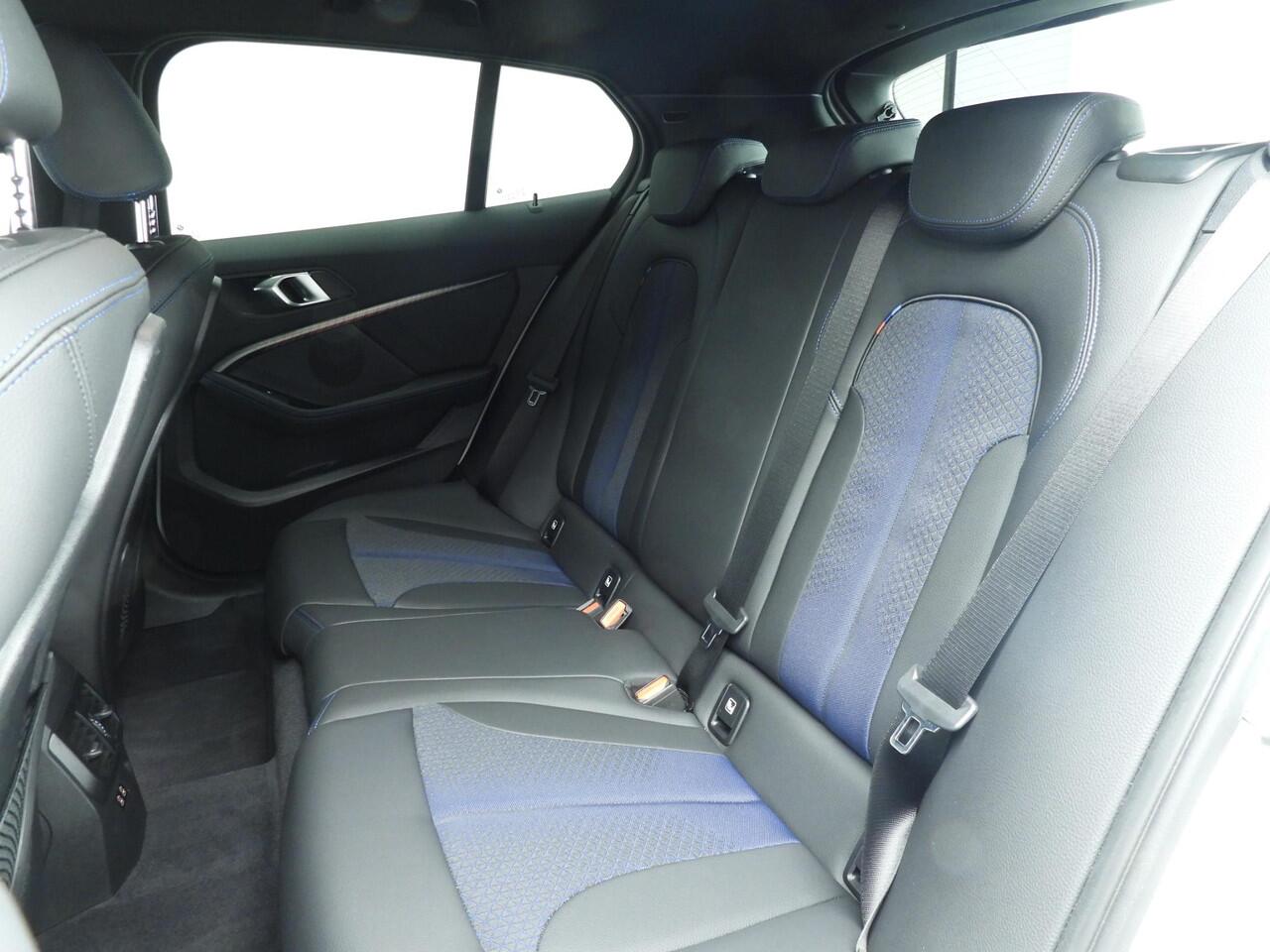 BMW 1-SERIE 5-Deurs 118i | M-Sportpakket | LED | Navigatie | Sportstoelen | Clima | DAB | Hifi speakers | Alu 17 inch