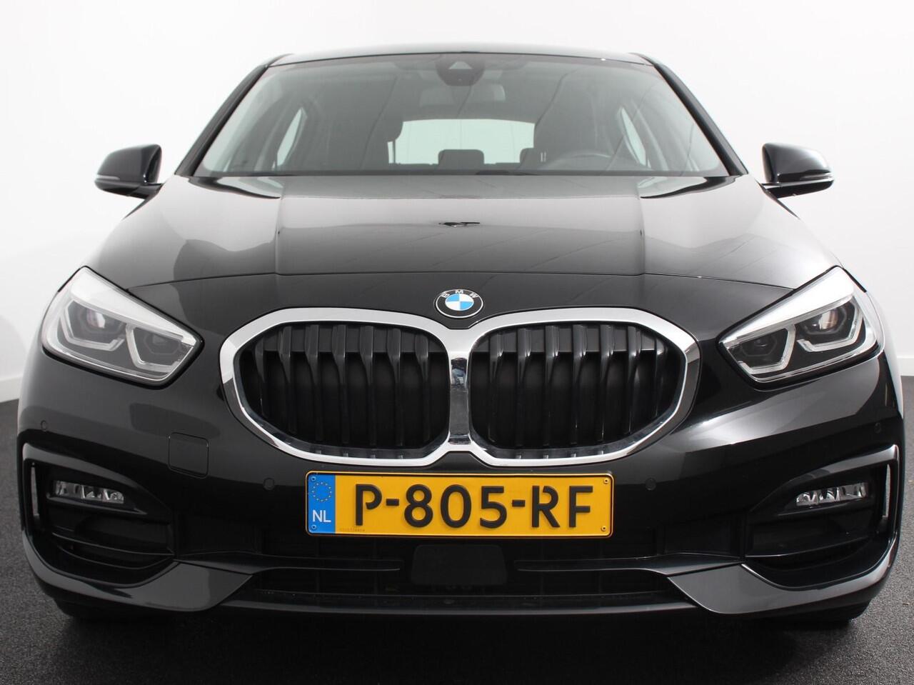 BMW 1-SERIE 118i Automaat High Executive | Navigatie | Apple Carplay/Android Auto | Parkeersensoren | Virtual Cockpit | Stoelverwarming | Cruise Control | Ledverlichting | Sfeerverlichting | Getinte ramen | Climate Control