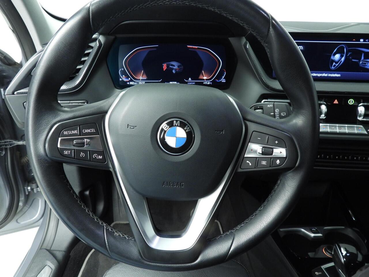 BMW 1-SERIE 5-Deurs 118i | LED | Leder | Navigatie | Sportstoelen | Stoelverwarming | DAB | Alu 17 inch