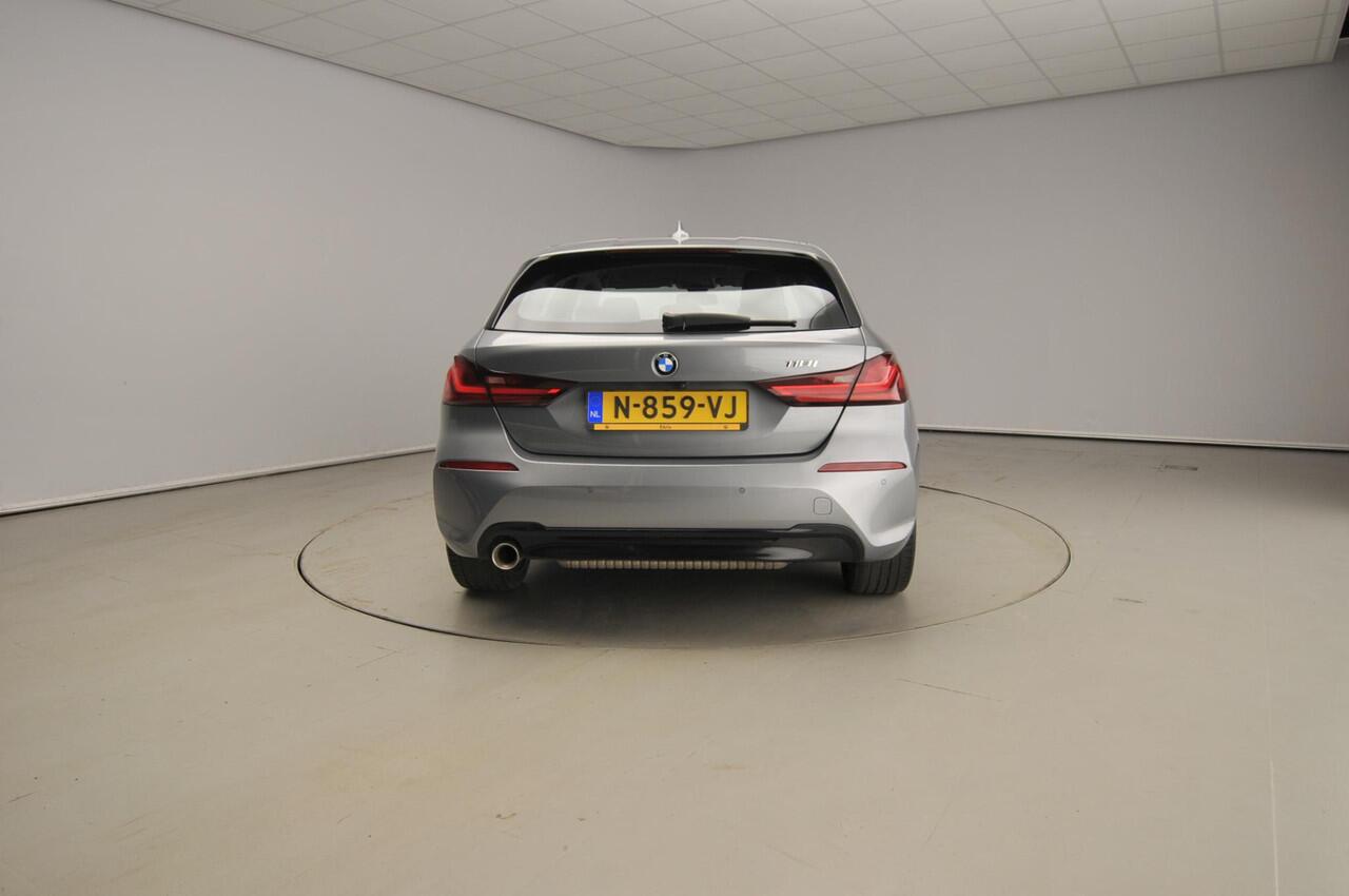 BMW 1-SERIE 5-Deurs 118i | LED | Leder | Navigatie | Sportstoelen | Stoelverwarming | DAB | Alu 17 inch