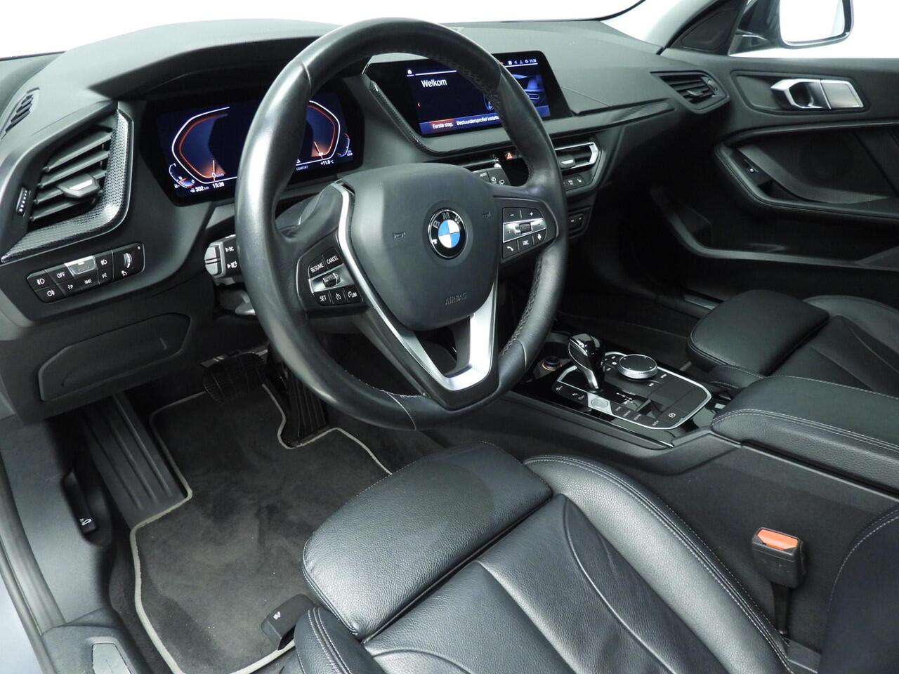 BMW 1-SERIE 5-Deurs 118i | LED | Leder | Navigatie | Sportstoelen | Stoelverwarming | DAB | Alu 17 inch