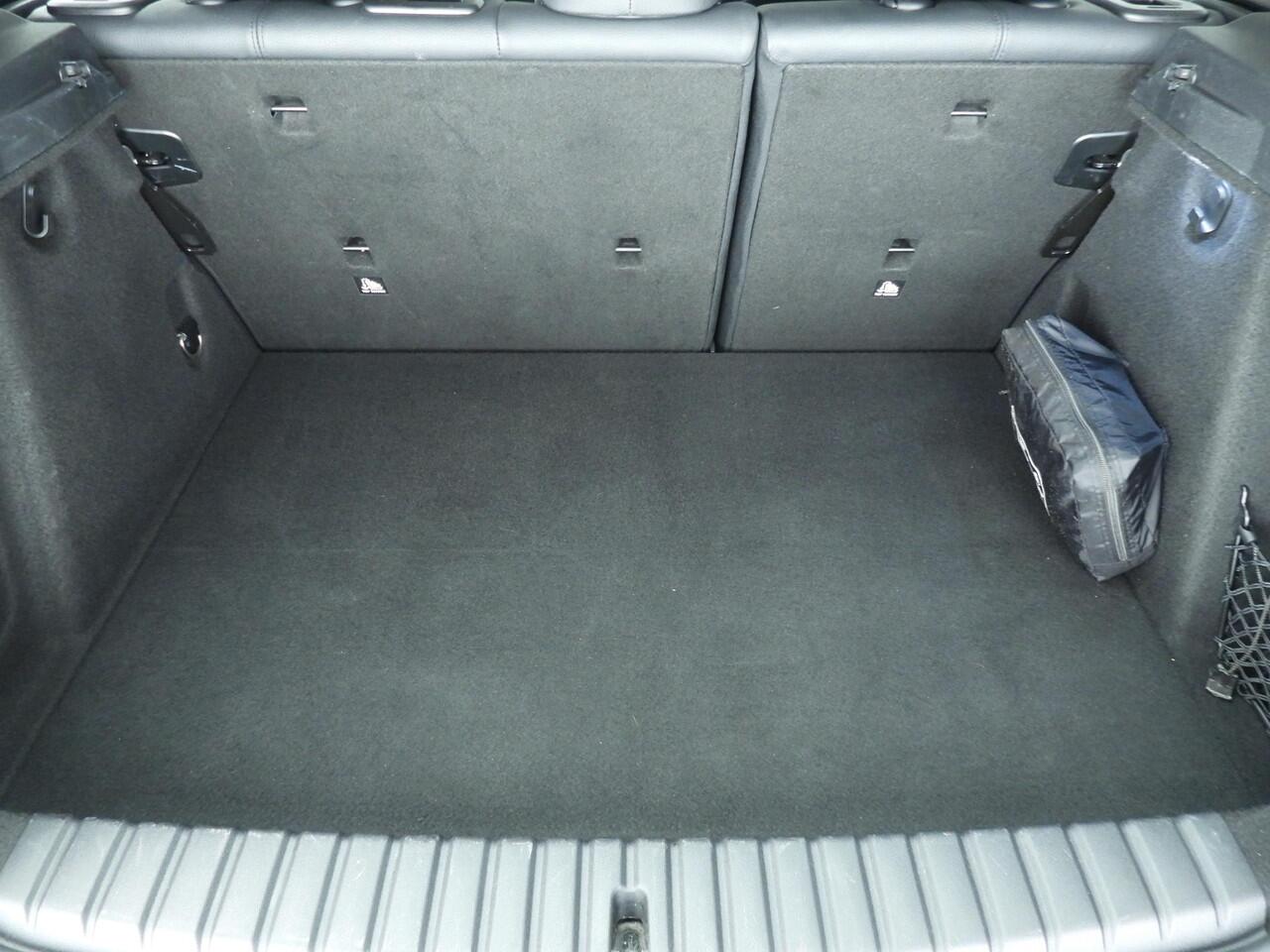 BMW 1-SERIE 5-Deurs 118i | LED | Leder | Navigatie | Sportstoelen | Stoelverwarming | DAB | Alu 17 inch