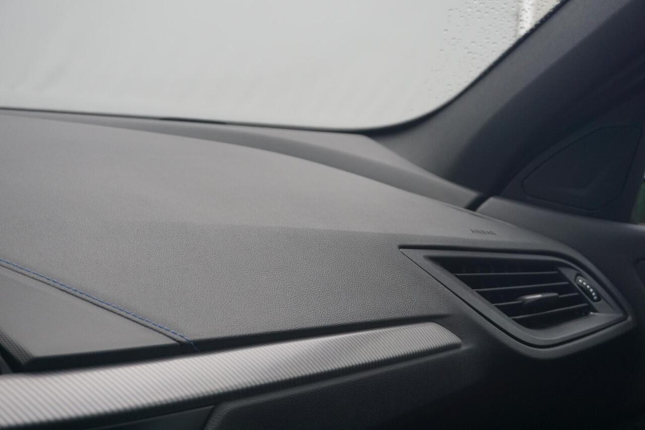 BMW 1-SERIE 118i Executive M Sportpakket 18'' / Stuurwielrand verwarmd / HiFi System / Parking Pack