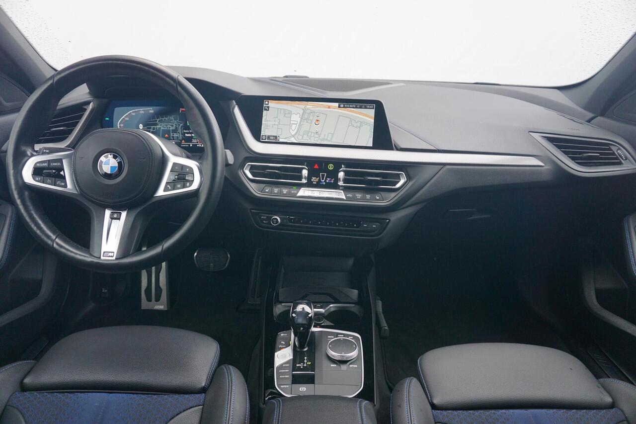 BMW 1-SERIE 118i Executive M Sportpakket 18'' / Stuurwielrand verwarmd / HiFi System / Parking Pack