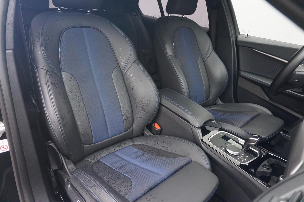 BMW 1-SERIE 118i Executive M Sportpakket 18'' / Stuurwielrand verwarmd / HiFi System / Parking Pack