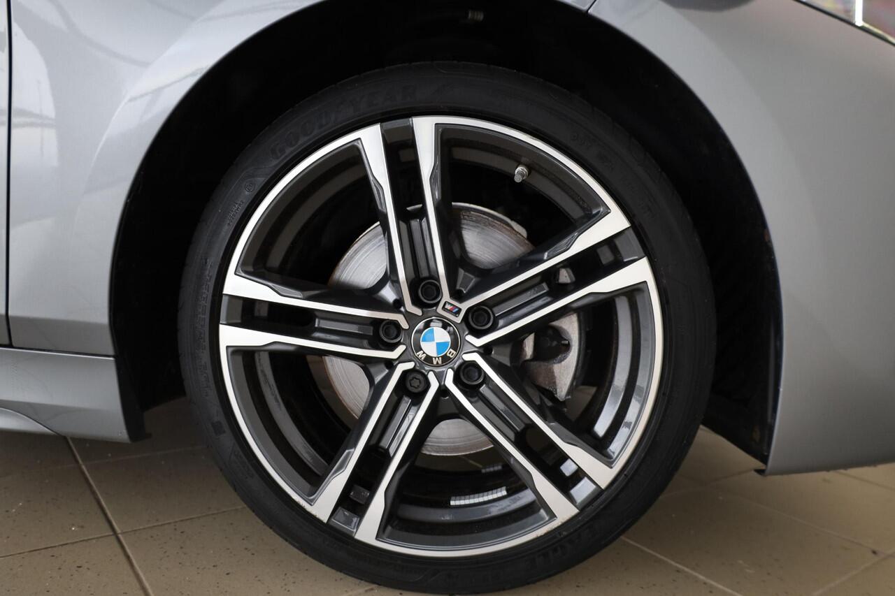 BMW 1-SERIE 5-deurs 118i M Sportpakket | Stoelverwarming | HiFi