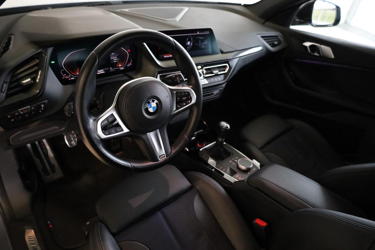 BMW 1-SERIE 5-deurs 118i M Sportpakket | Stoelverwarming | HiFi