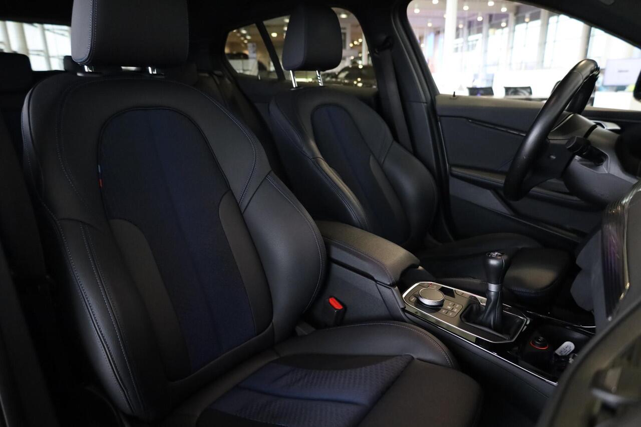 BMW 1-SERIE 5-deurs 118i M Sportpakket | Stoelverwarming | HiFi
