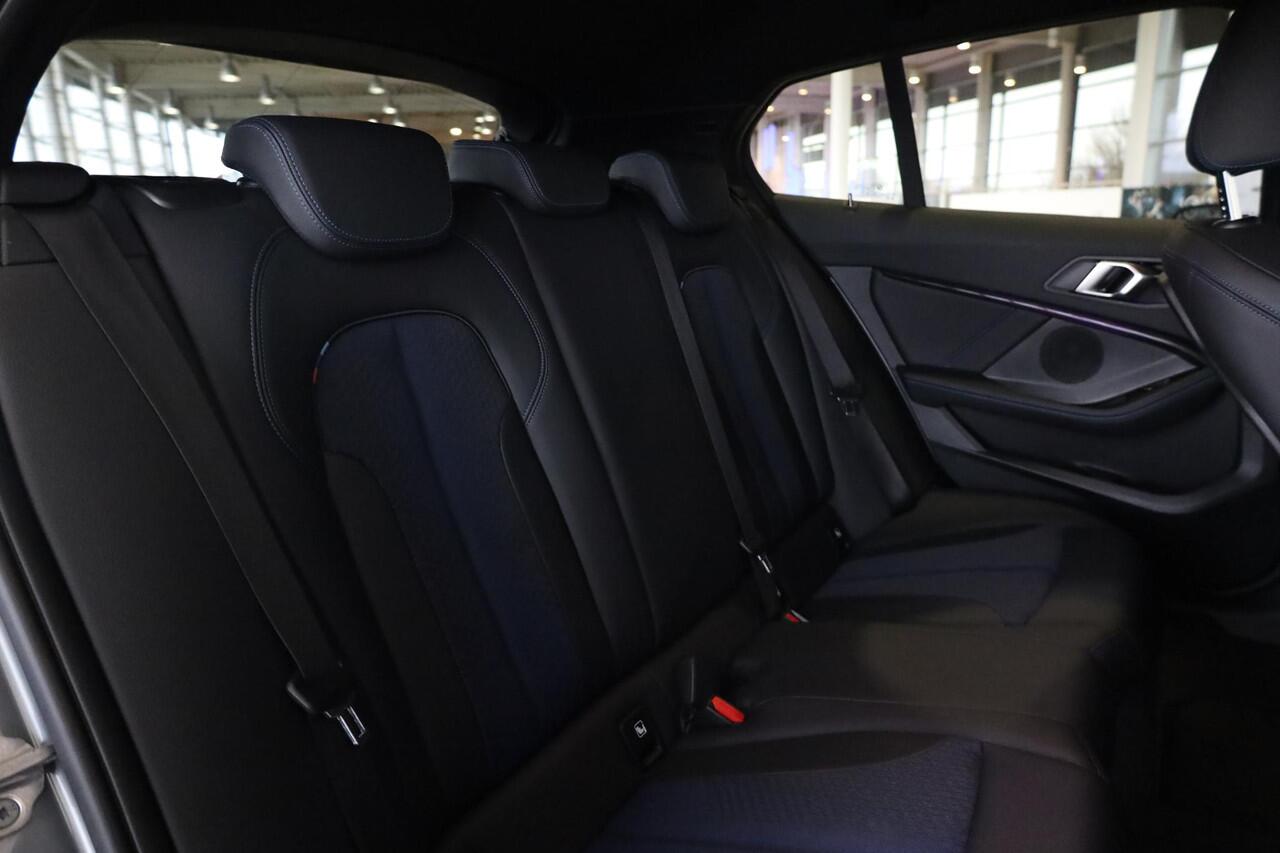 BMW 1-SERIE 5-deurs 118i M Sportpakket | Stoelverwarming | HiFi