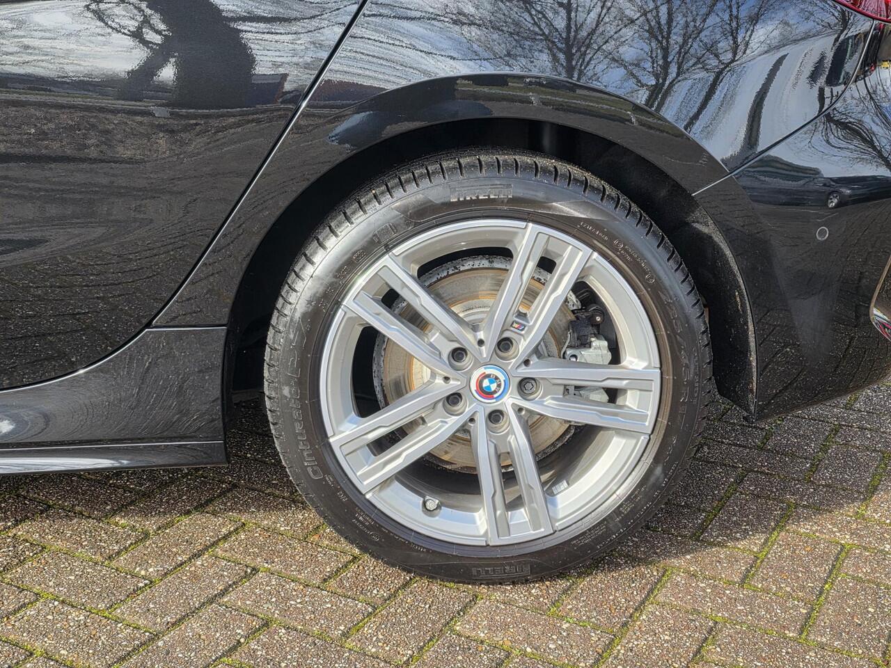 BMW 1-SERIE 120i M-Sport | Navigatie | Sportstoelen | Cruise Control | Apple carplay / Android auto