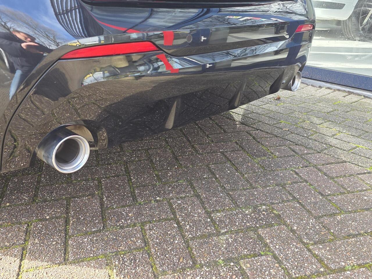 BMW 1-SERIE 120i M-Sport | Navigatie | Sportstoelen | Cruise Control | Apple carplay / Android auto