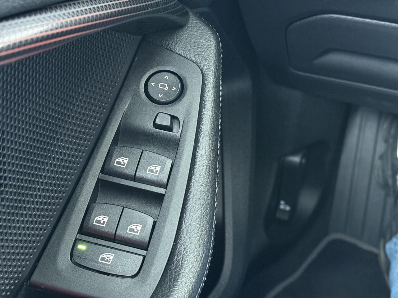 BMW 1-SERIE 118i Business Edition Plus | 136 PK | Automaat | Lederen bekleding | Achteruitrijcamera | Verwarmde voorstoelen | Cruise control |