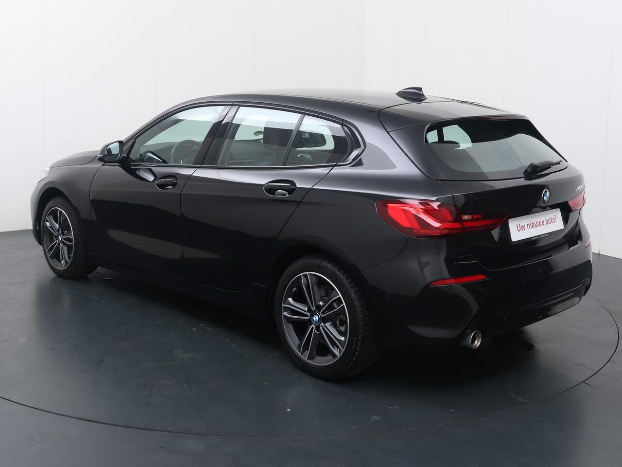 BMW 1-SERIE 118i Business Edition Plus | 136 PK | Automaat | Lederen bekleding | Achteruitrijcamera | Verwarmde voorstoelen | Cruise control |