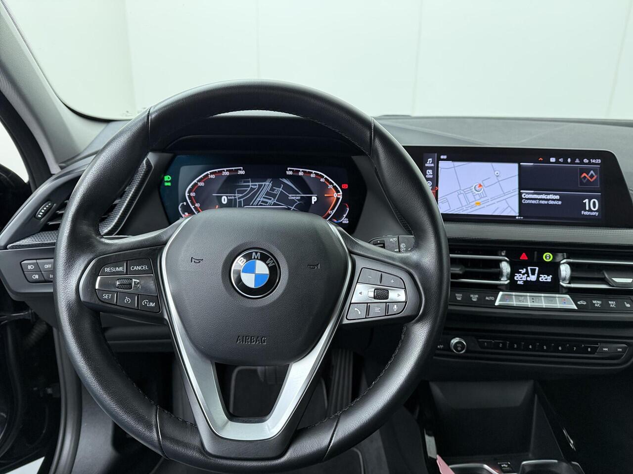 BMW 1-SERIE 118i Business Edition Plus | 136 PK | Automaat | Lederen bekleding | Achteruitrijcamera | Verwarmde voorstoelen | Cruise control |