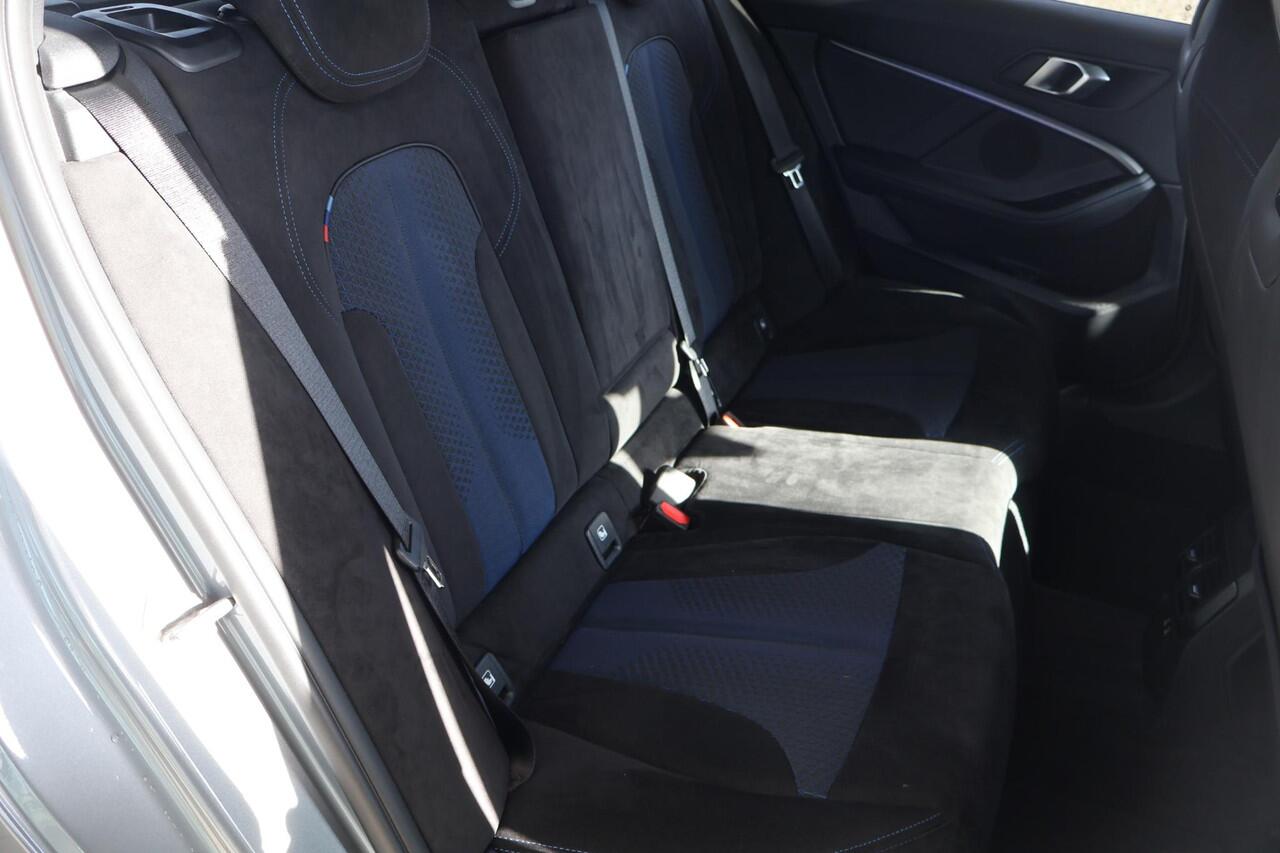 BMW 1-SERIE 120i Executive | M Sport | Driving Assistant | HiFi | elektrisch verstelbare stoel(en) met geheugen