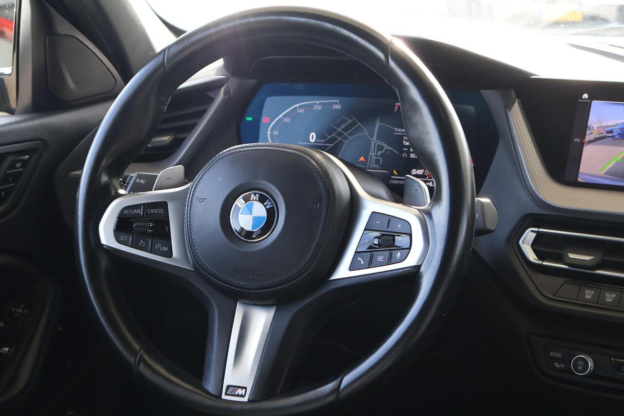 BMW 1-SERIE 120i Executive | M Sport | Driving Assistant | HiFi | elektrisch verstelbare stoel(en) met geheugen