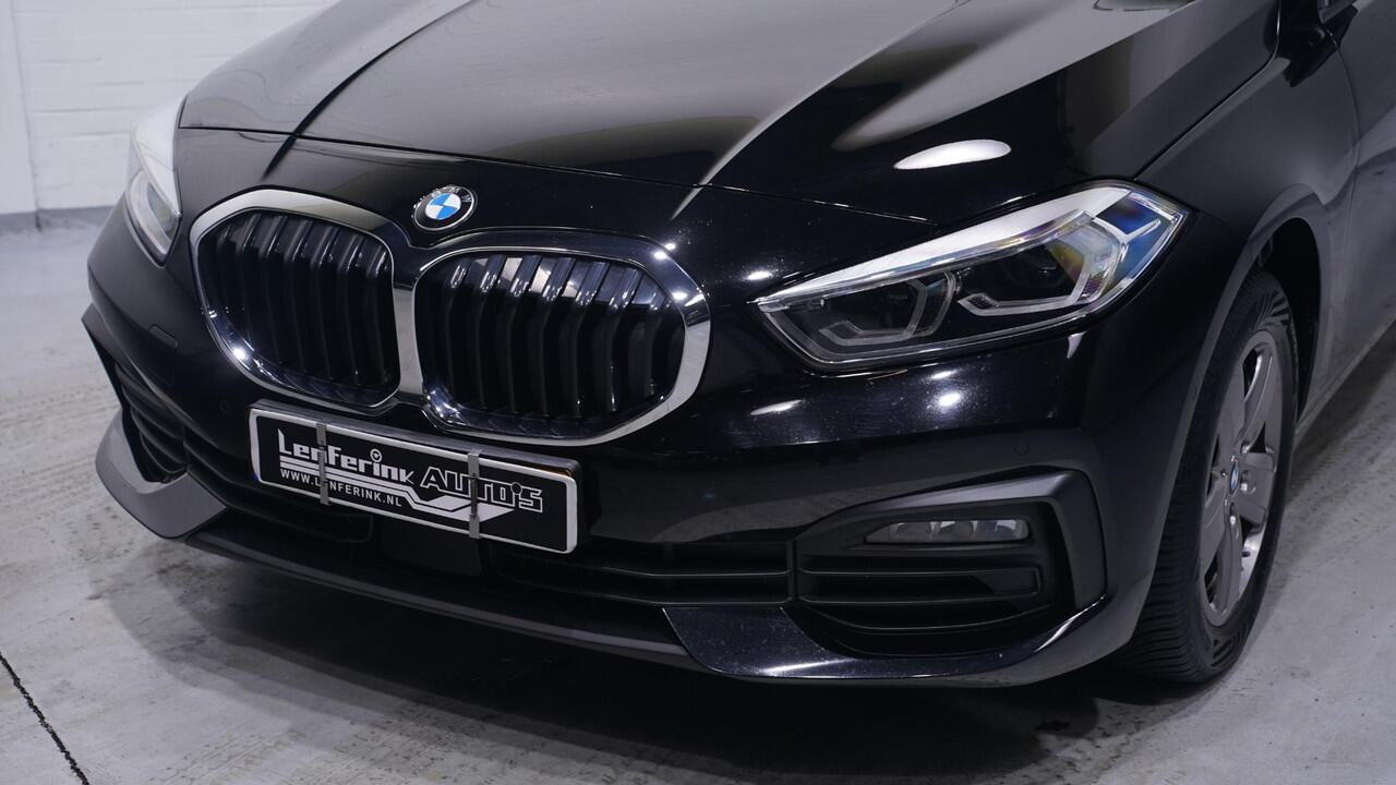 BMW 1-SERIE 118i Advantage Led koplampen Stoelverwarming Apple Carplay Camera Navi