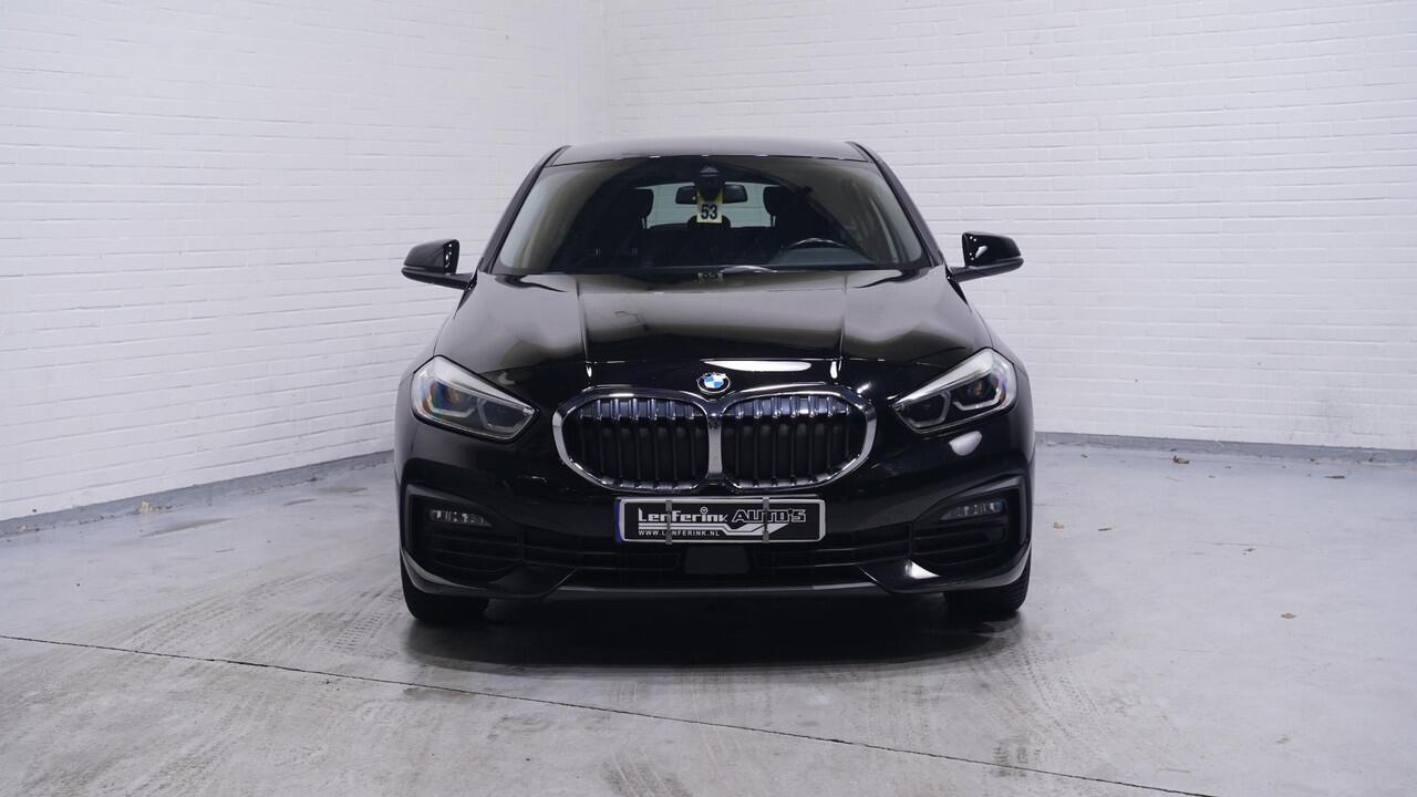 BMW 1-SERIE 118i Advantage Led koplampen Stoelverwarming Apple Carplay Camera Navi