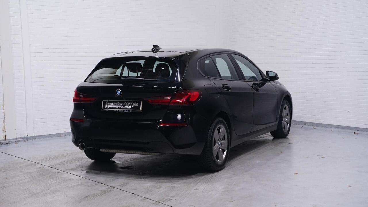 BMW 1-SERIE 118i Advantage Led koplampen Stoelverwarming Apple Carplay Camera Navi