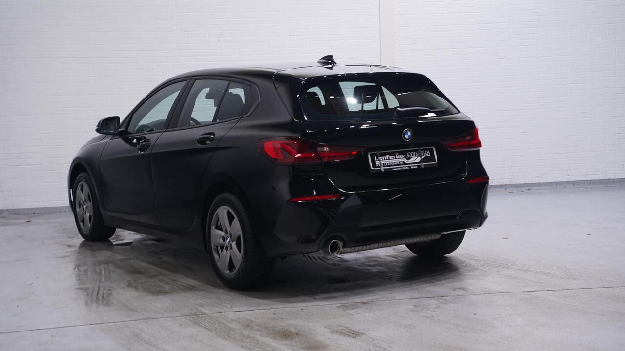 BMW 1-SERIE 118i Advantage Led koplampen Stoelverwarming Apple Carplay Camera Navi