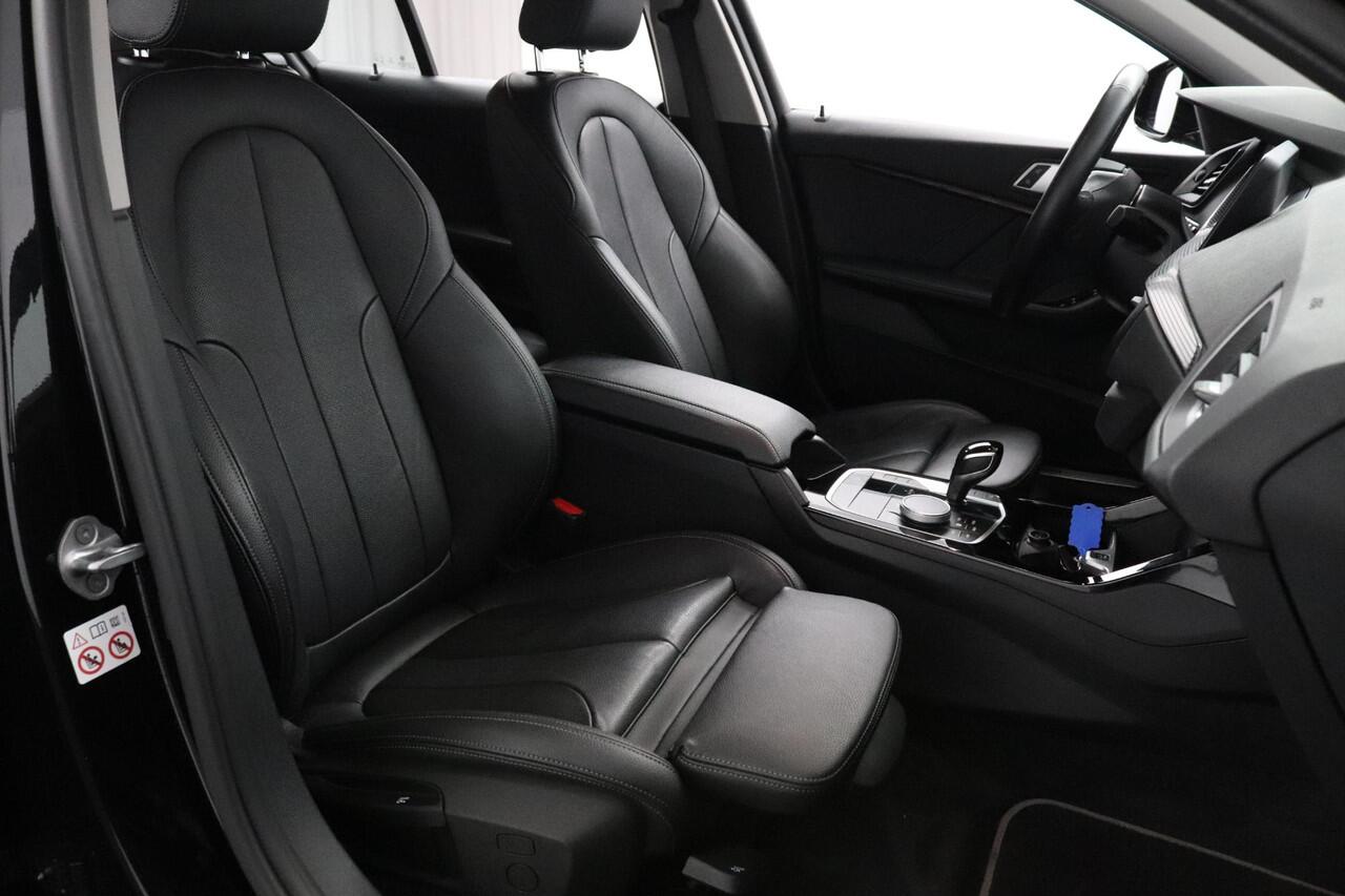 BMW 1-SERIE 118i Introduction Edition | Sport Line | Leder | Sfeerverlichting |