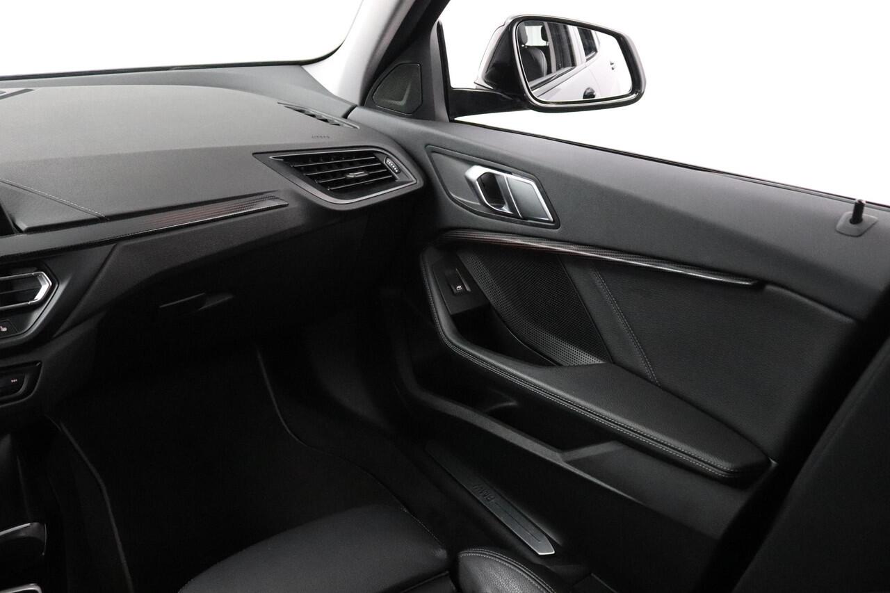 BMW 1-SERIE 118i Introduction Edition | Sport Line | Leder | Sfeerverlichting |