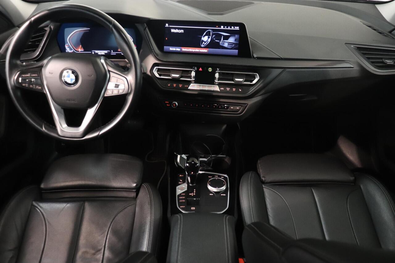 BMW 1-SERIE 118i Business Edition Plus | Camera | Climate control | 18"Lichtmetaal | Sport Line |
