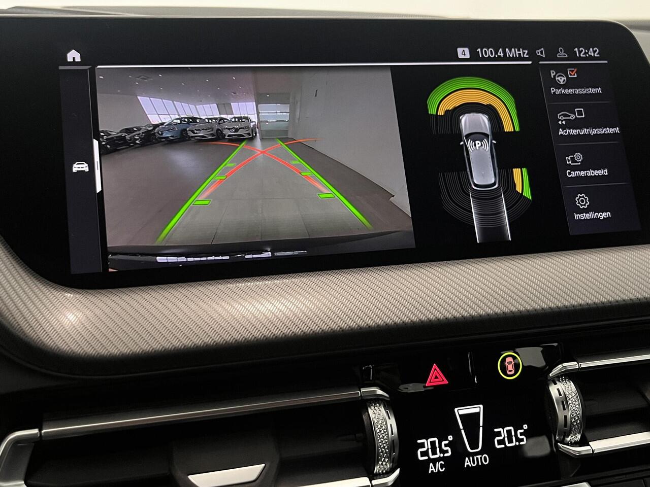 BMW 1-SERIE 118i Business Edition | M Sport | LED | Achteruitrijcamera | Lichtmetalen velgen 17" | Apple Carplay/Android Auto | 1e eigenaar!