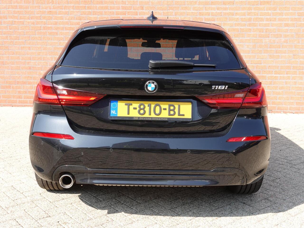 BMW 1-SERIE 118i Introduction Edition Automaat | DEMO ! | Navigatie | Virtual Cockpit | Parkeersensoren | Ledverlichting | HiFi audio | Cruise Control | Climate Control | Getinte ramen