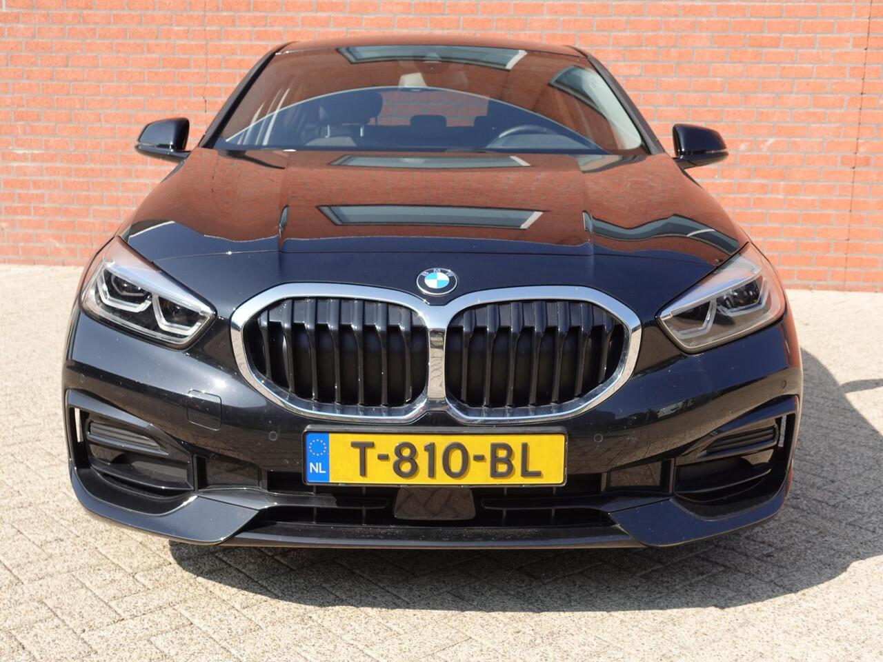 BMW 1-SERIE 118i Introduction Edition Automaat | DEMO ! | Navigatie | Virtual Cockpit | Parkeersensoren | Ledverlichting | HiFi audio | Cruise Control | Climate Control | Getinte ramen