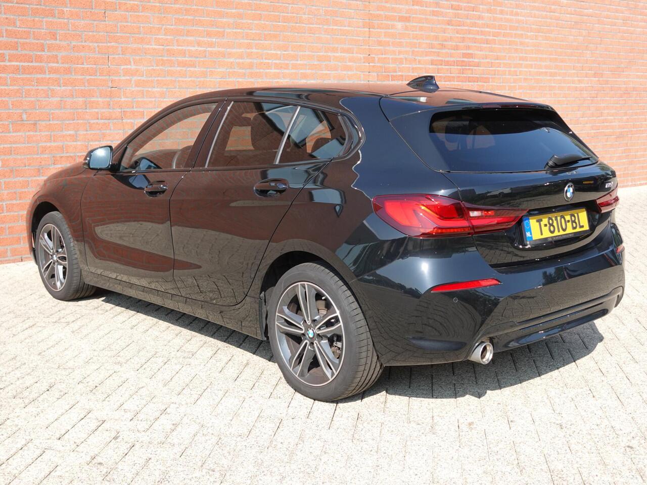 BMW 1-SERIE 118i Introduction Edition Automaat | DEMO ! | Navigatie | Virtual Cockpit | Parkeersensoren | Ledverlichting | HiFi audio | Cruise Control | Climate Control | Getinte ramen