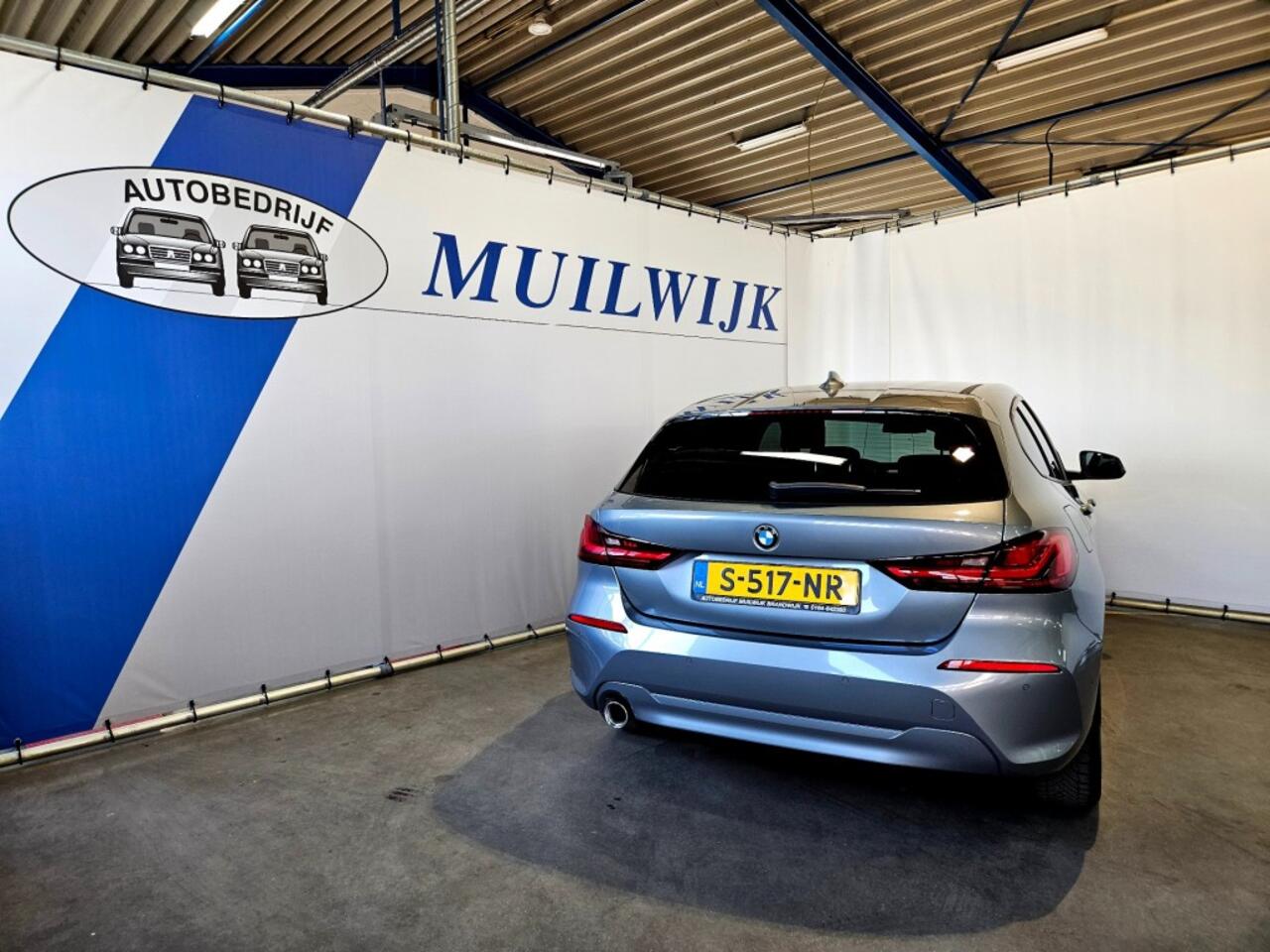 BMW 1-SERIE 118i Introduction Edition / Virtual / Sportstoelen / NL Auto