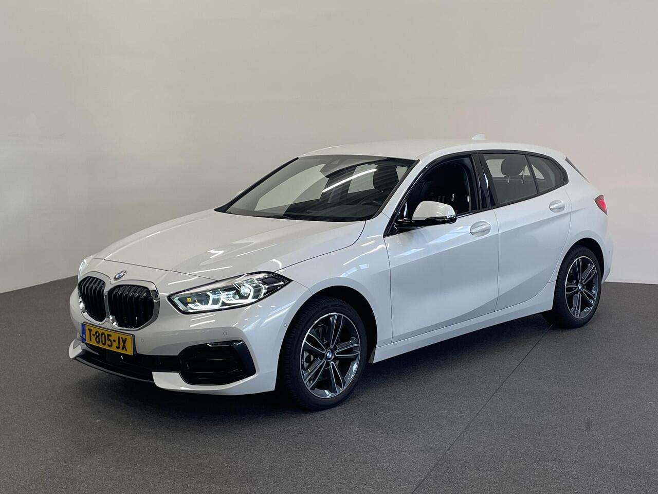 BMW 1-SERIE 118i Sportline Business Edition Aut. Navigatie Apple Carplay/Android Auto Camera Parkeersensoren Cruise Control Virtual Cockpit Sfeerverlichting Ledverlichting Climate Control Lichtmetalen velgen