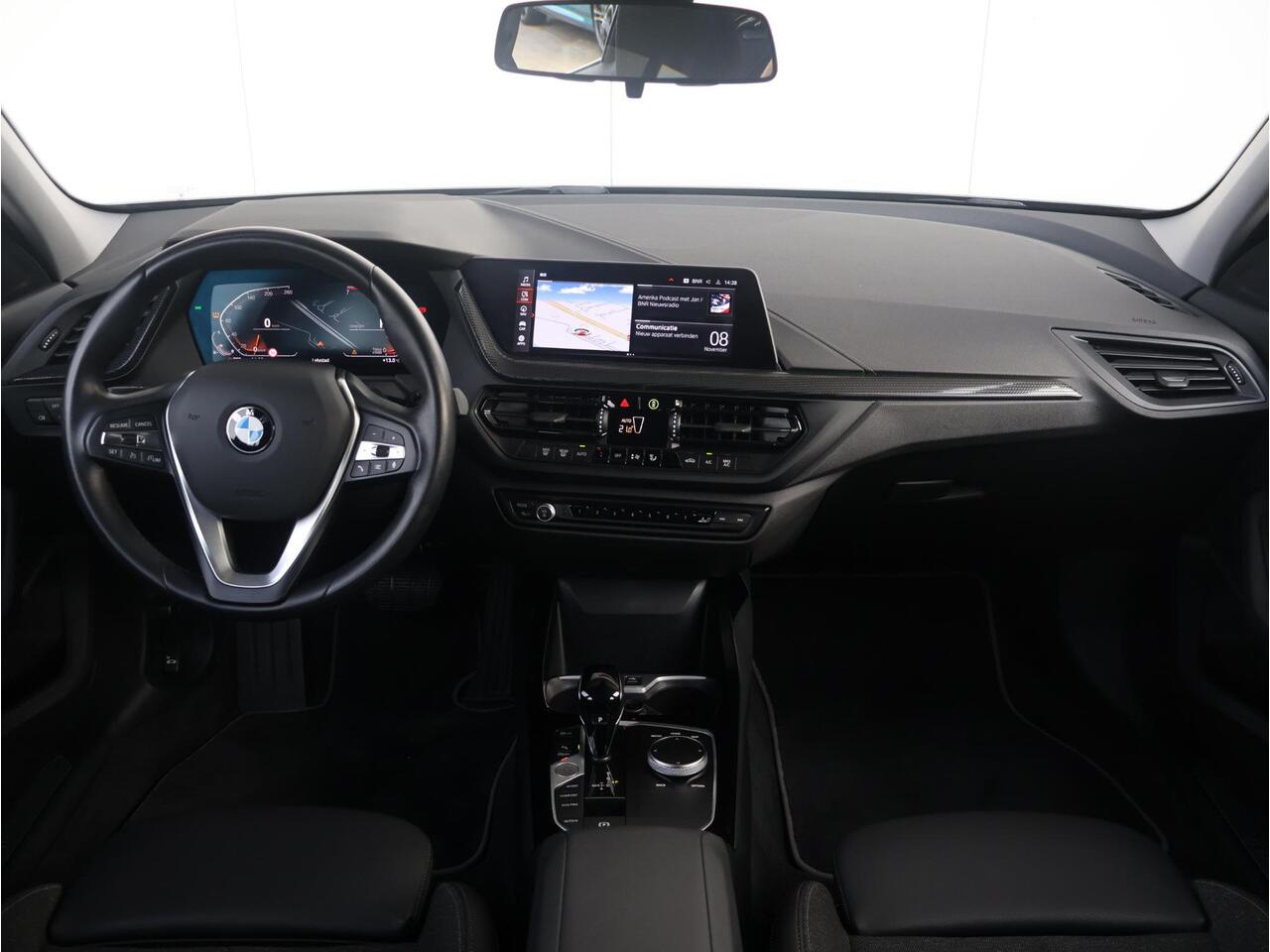 BMW 1-SERIE 118i Introduction Edition Sportline/ Cruise Control/ BMW Live Cockpit Professional/ Lichtpakket/ Sportstoelen/ Achteruitrijcamera