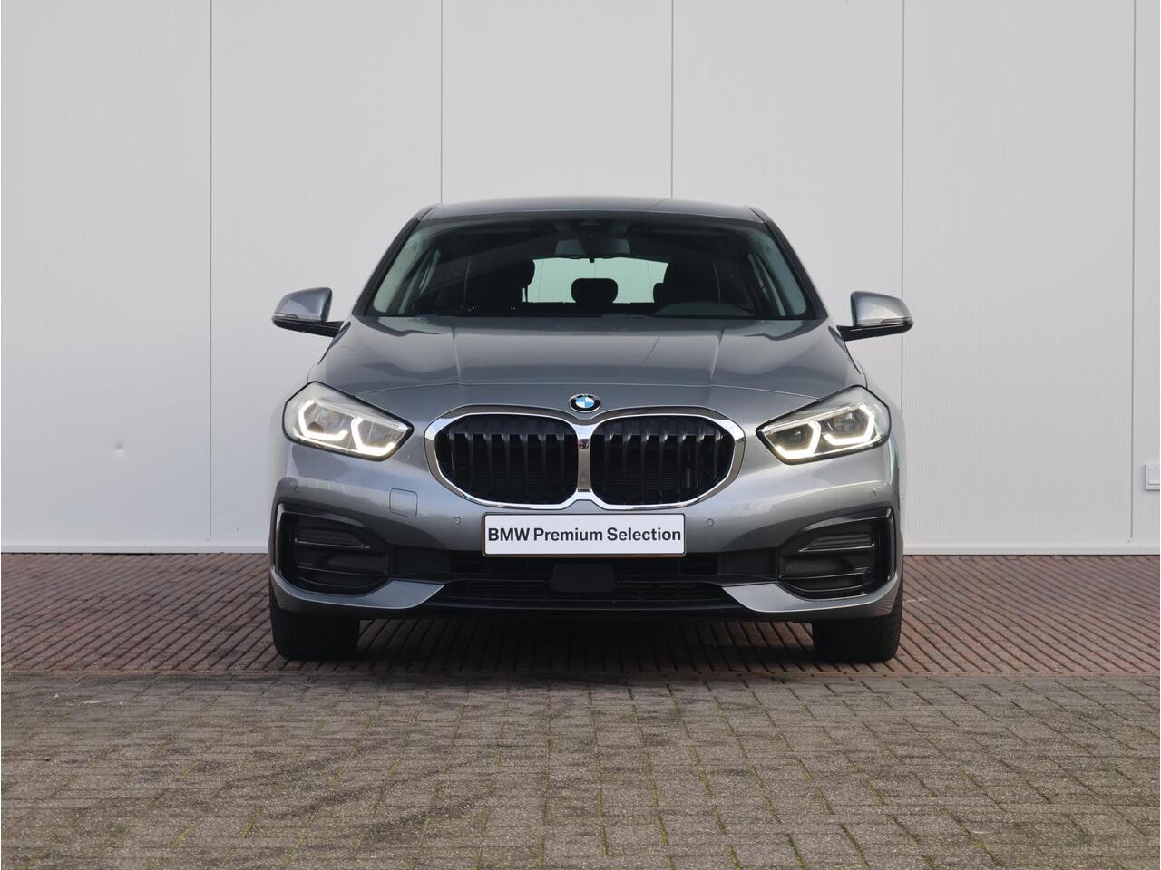 BMW 1-SERIE 118i Introduction Edition Sportline/ Cruise Control/ BMW Live Cockpit Professional/ Lichtpakket/ Sportstoelen/ Achteruitrijcamera